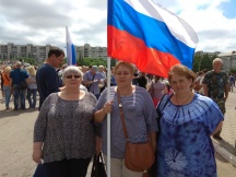 Члены Новопроф  (членскиой организаций КТР) на митинге в Омске